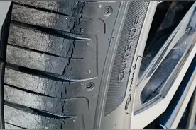 韩泰轮胎严重老化开裂，导致大面积车主质疑质量存缺陷图片