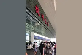 国庆铁路出行最高峰已至 坐火车如何高效进站？记者实探一手攻略来了图片