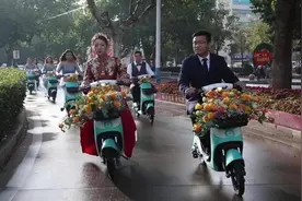 骑电动车接亲，临沭县这场婚礼简约而不简单图片