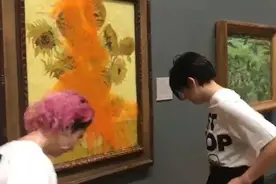 梵高名画《向日葵》遭泼番茄汤，画作价值5.8亿元图片