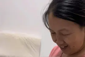 女子花2万元买新手机送父母，请看到孝心的珍贵图片