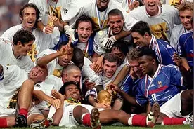 足坛掌故·世界杯之最③｜最波诡云谲的世界杯，经典与神奇酿就1998年法国世界杯图片