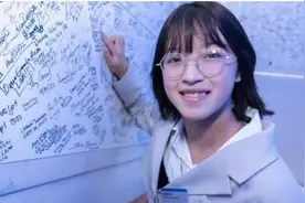 14岁少女，到纽交所敲钟图片