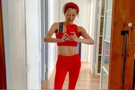 还记得港星郑秀文吗？50岁的状态也太绝了吧图片