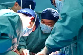 多次复发！肿瘤医院第四次手术成功摘除“疯长”的肿瘤图片