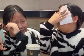 姐姐辅导小15岁妹妹数学4题错3道，妹妹崩溃边吃边哭，姐姐：会再辅导，看她愿不愿意视频封面