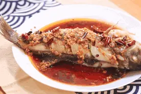 看馋啦！红烧鲈鱼这样做，不腥不柴鲜嫩入味，快学学吧图片