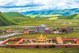 草原上的塔公图片