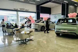 至2022年底，全国新能源汽车保有量达1310万辆图片