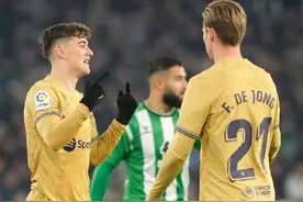 西甲：贝蒂斯1-2巴萨，拉菲尼亚破门，莱万锁定胜局图片