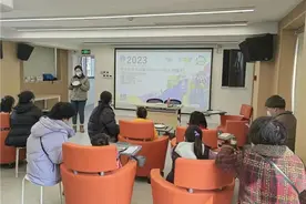 餐具上也能“画画”? DIY瓷盘雕刻体验传统技艺的魅力图片