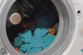 洗衣机几个月不洗真的很脏！学会这招，洗掉垃圾和细菌！图片