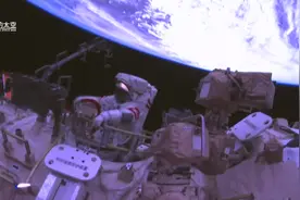 “飞天战袍”又多了两个新签名！图片