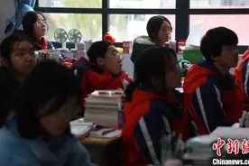 江西一高中生坚持6年帮助残疾同学 称愿意做他的“双脚”图片