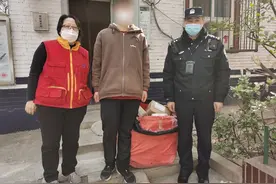 几十件快递掉落遗失！快递小哥被找到后打110致谢图片