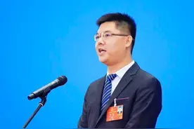 全国人大代表李君：建议直播平台每个账号日打赏额不超100元图片