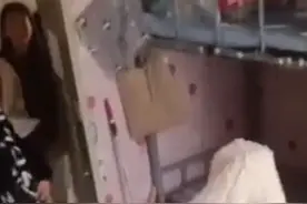 男教师随意开门查女寝？校方：常规检查，不存在男宿管随意进女寝现象图片