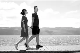 爱上一个人也深深爱上一座城图片