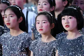 春天的合唱团：安仁乡村女童与伙伴们登上大舞台，山野承载着梦想图片