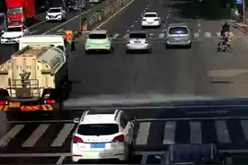 潮新闻记者对话浙BWF896车主 “帮助他人不是应该做的嘛！”图片