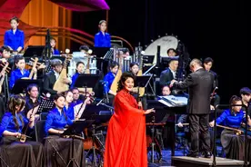 靳东携团来汉，张晓龙登台主持，16首长江沿岸民歌串起的“长江民歌汇”首站惊艳武汉图片