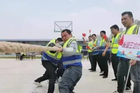 中建三局一工地举办职工趣味运动会图片