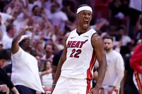 季后赛第一！巴特勒四战场均轰下36.5分图片