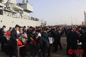 现场图片！中国海军军舰赴苏丹紧急撤侨图片