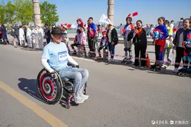 用手丈量！轮椅跑者逐梦聊城半马图片