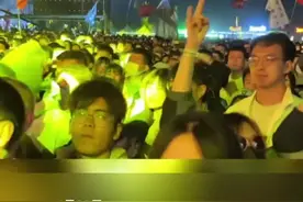 烟台迷笛音乐节首日崔健压轴出场 万人合唱《从头再来》嗨翻了图片