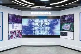 测量机器人、地面整平机器人、智能振捣机器人、外墙喷涂机器人……  建筑机器人坪山“造楼”忙图片