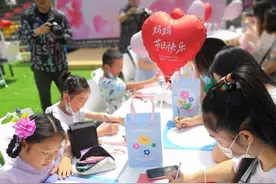 母亲节里赞妈妈：“在我心中你最美”图片