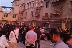 “湖南2名儿童随窗坠亡”事件背后：有商家宣称防护窗可承重1吨，事发小区多位居民坦言孩子曾爬上防护窗图片