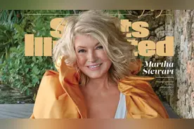 81岁美国女富豪穿泳装登《体育画报》封面，网友震惊了视频封面