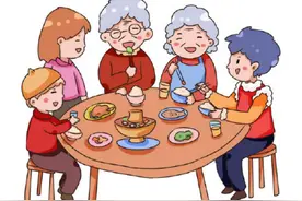 建议老年人摄入充足食物，鼓励家人陪伴进餐图片