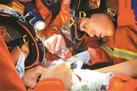 “熊孩子”手脚被卡警情接连发生，深圳消防部门提示→图片