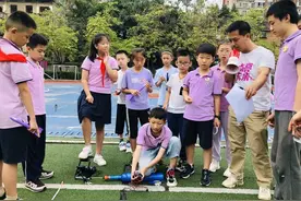 橡筋动力飞机、纸火箭、船模……小学生玩转科技嘉年华庆“六一”图片