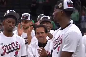 巴特勒昨天拒绝举起东部冠军奖杯：我要举下一座图片