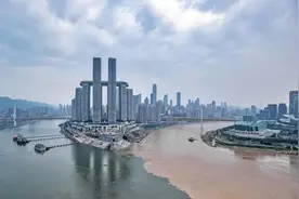 朝天门两江交汇再现“鸳鸯锅”，这样的“汤底”爱了爱了！图片