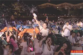 夏日热浪来袭 亲子露营开趴图片