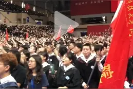 燃！华中科技大学2023届毕业生合唱《稻香》图片