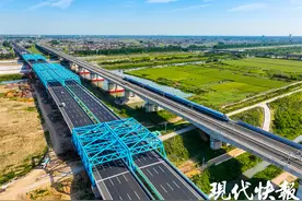 四车道改八车道！京沪高速公路新沂至江都段扩建工程建成通车图片