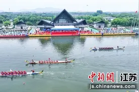 长三角地区龙舟邀请赛在江阴月城挥桨开赛图片
