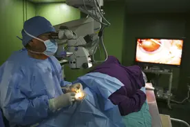 眼睛镜像可生成3D场景模型图片