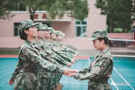 战斗的女兵，就是这么飒！图片