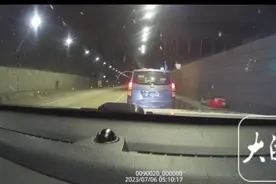 一男子驾车犯困竟在高速公路睡觉 被六安交警查获图片