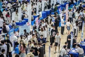 “有工作经历也能算应届生”，为何收获点赞？图片