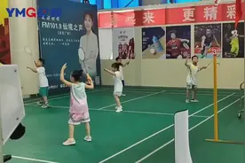 打羽毛球｜我的多彩暑假图片