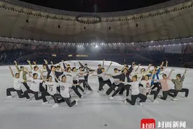 成都大运会开幕式1分钟“变脸方阵”幕后：他让世界看到川剧变脸图片