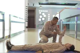 触电时该如何急救图片